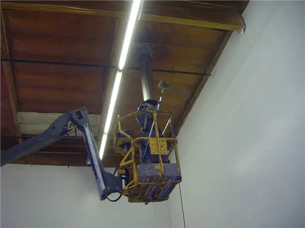 Aerial lift industrial cleaning Aerial lift industrial cleaning