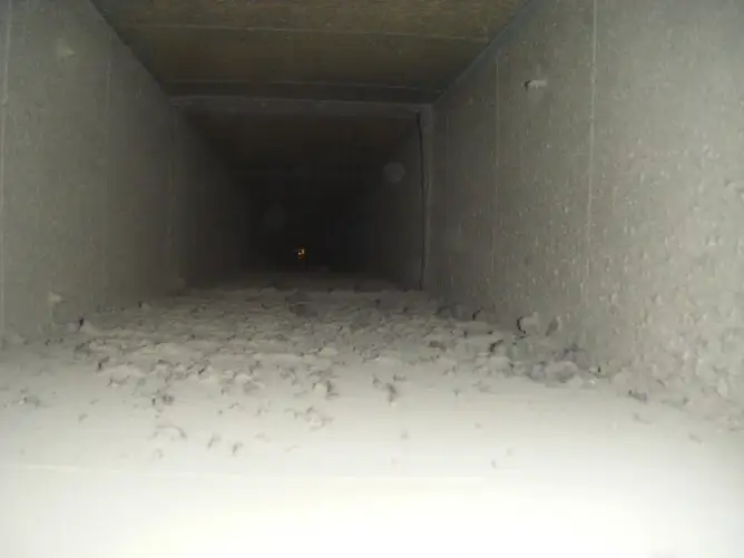 duct before cleaning