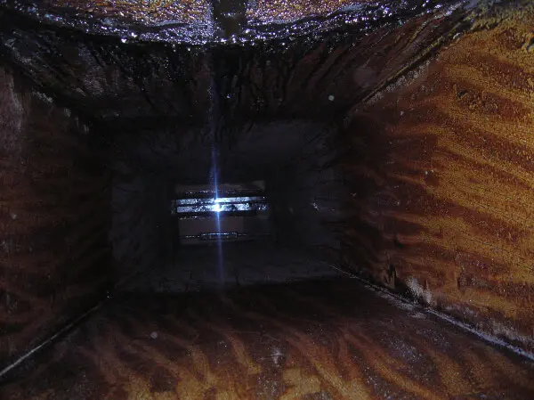 greasy vertical duct - before cleaning Greasy vertical duct - before